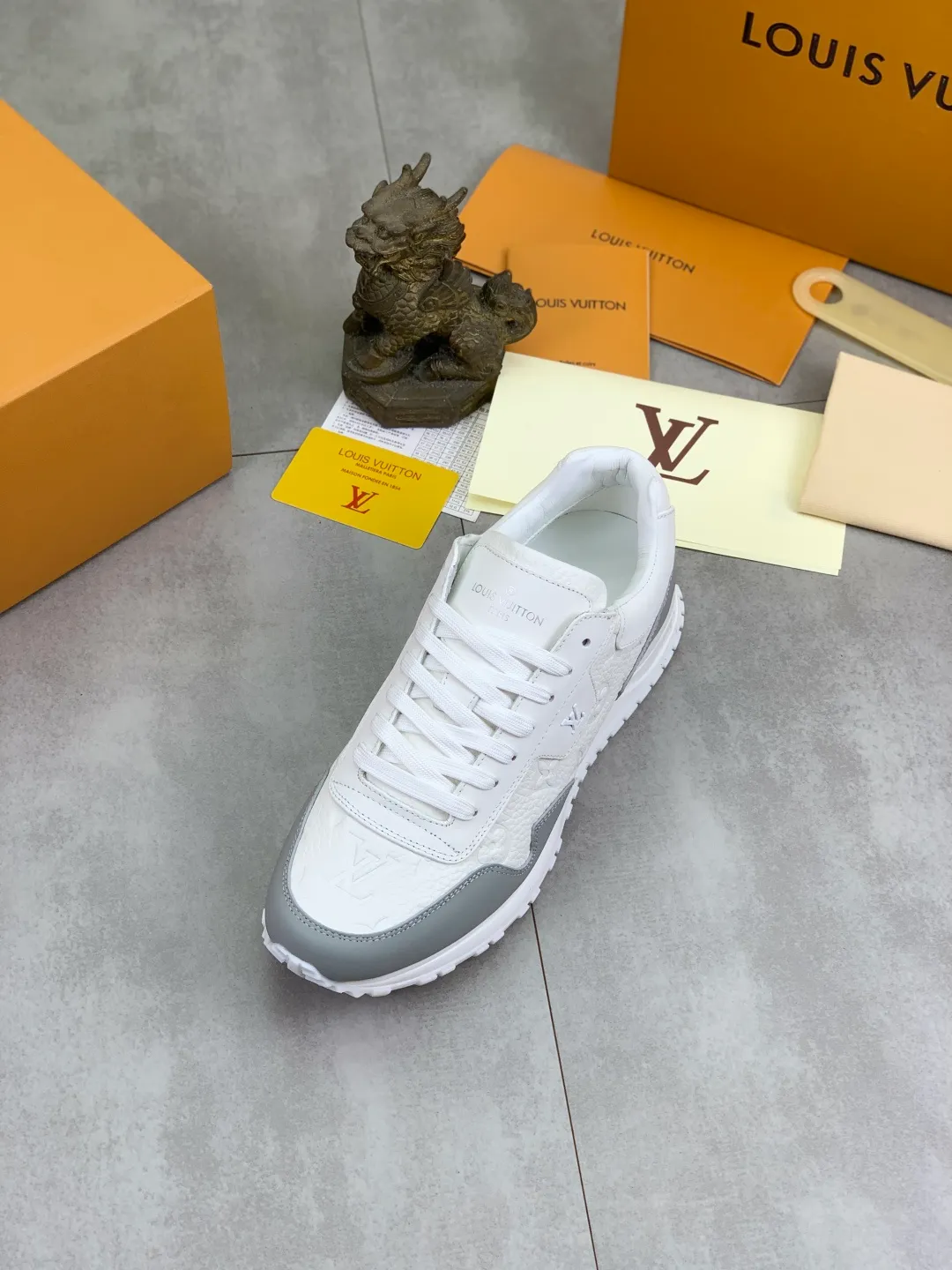 Men's men's shoes 💰P680 new style 💶[LOUIS VUITTON] (original order) new style 🍀LV Louis Vuitton * - top version of LV classic trendy shoes! Made of imported original cowhide and water-dyed cowhide lining. The latest original wear-resistant rubber combination outsole! High quality products! Multiple colors available, code number: 38-44 (45 46 customized)